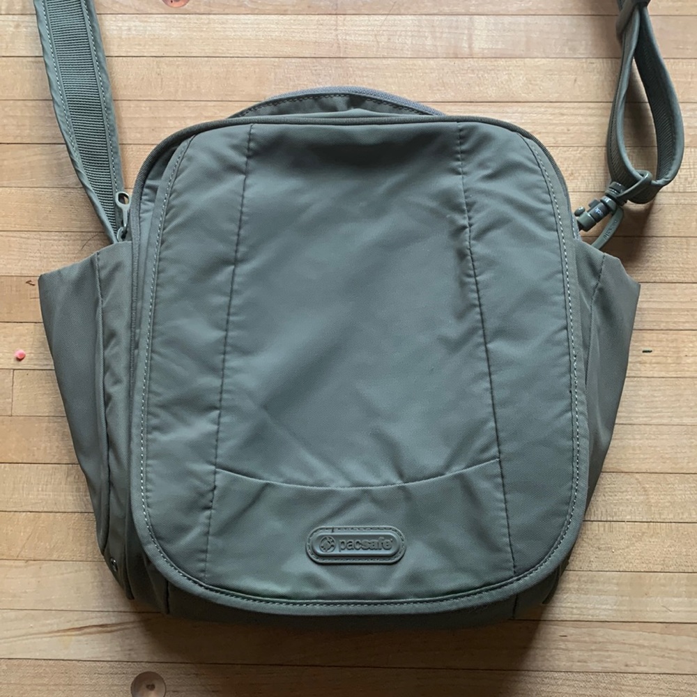 Olive Green Pacsafe MetroSafe 200 GII
